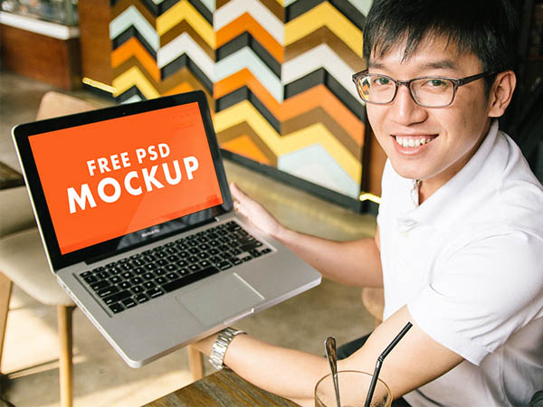 free-macbook-mockup-16