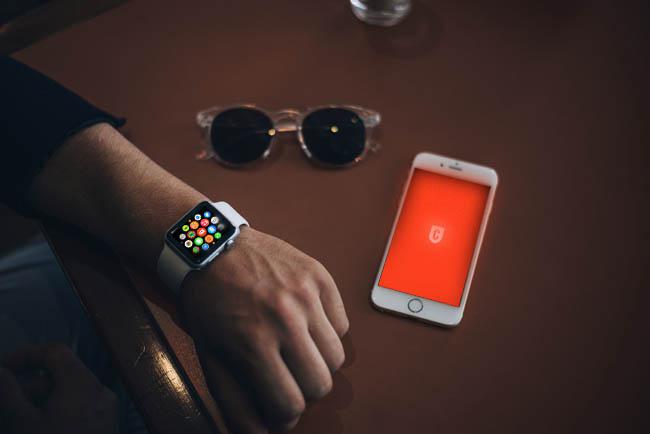 free-photorealistic-apple-watch-mockup-04