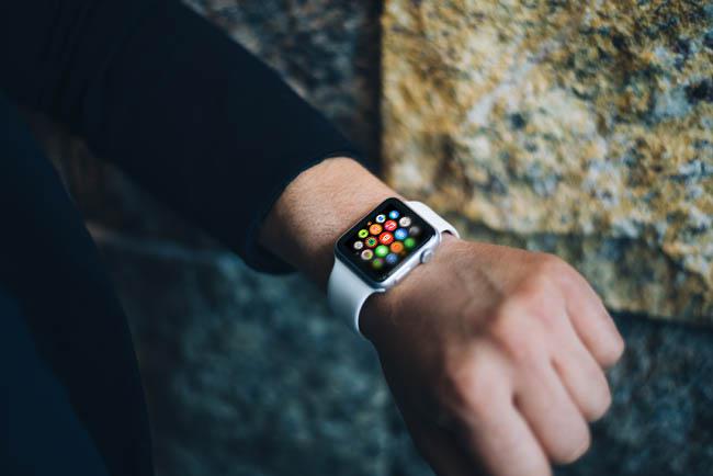 free-photorealistic-apple-watch-mockup-14