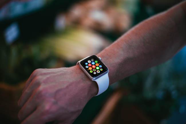 free-photorealistic-apple-watch-mockup-15